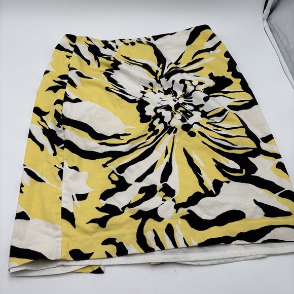 Express Dresses & Skirts - Express Design Studio Skirt Women's Size 12 Floral Design Yellow White Black Zip